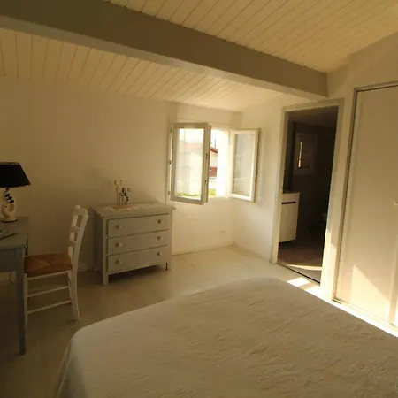 Appartement Royan, 2 Pièces, 4 Personnes - Fr-1-494-102 *